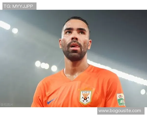 德尔加多错失反击机会被替换下场情绪低落引发关注