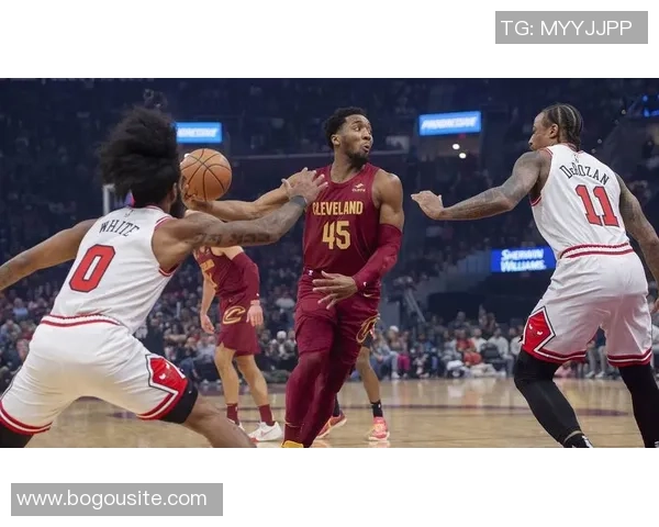 火箭本赛季场均1278分领跑联盟热火76人紧随其后争夺季后赛席位 火箭本赛季场均1278分领跑联盟热火76人紧随其后争夺季后赛席位