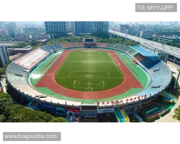 武汉体育中心改建为八万座专业球场助力城市体育发展与赛事承办