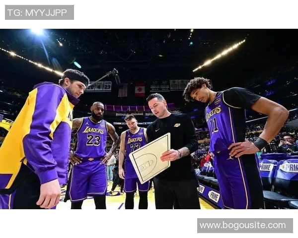 湖人需留住布伦森以免重演悲剧里夫斯已展现与东契奇的完美搭档潜力