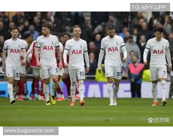 英超积分榜混乱不堪热刺稳居第三曼联与多队同分争夺第七位